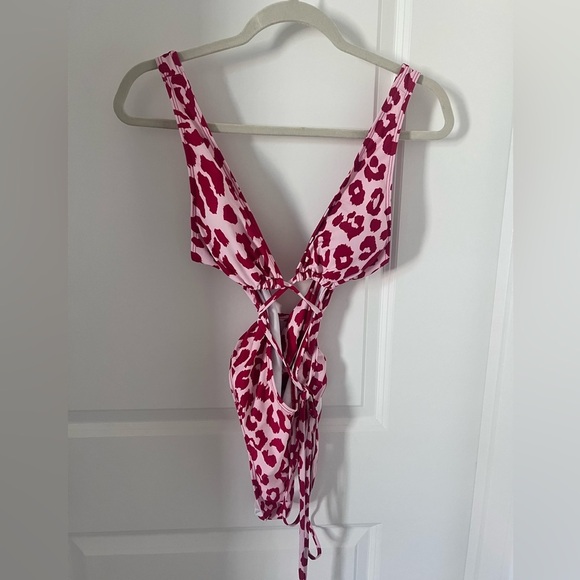 Pink Leopard Print Swimsuit Size Large - Picture 3 of 10